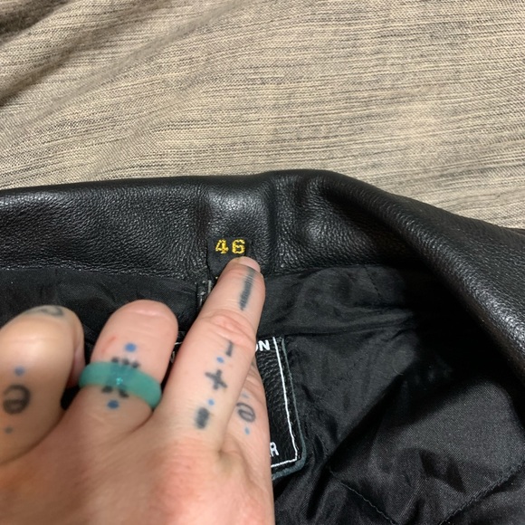 Vintage leather jacket with fringe - Picture 8 of 10